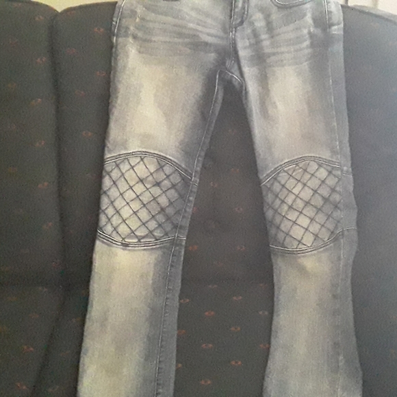 ~Jeans in great condition ~ - Picture 2 of 3